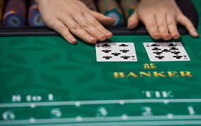 Live dealer conducting Sic Bo Dadu round on nagaqq platform